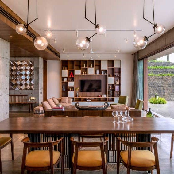 Kitchen & Dining